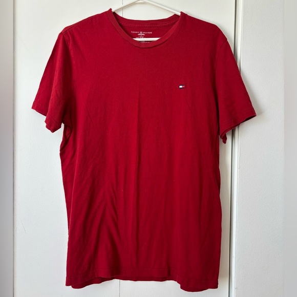 🎉4/30$🎉 Tommy Hilfiger Red Logo Tee – Oversized M ✨ - Picture 1 of 3